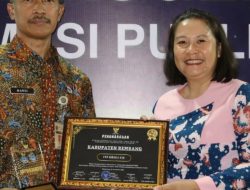 Melesat ke Peringkat 10 Besar, Pemkab Rembang Raih Penghargaan Kabupaten Informatif 2025