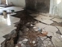 MENGERIKAN!Tanah Gerak di Dusun Gobok Rumah Nyaris Roboh Hingga Lantai Amblas.
