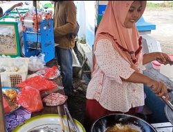 Pasar Takjil Desa Maguan Rembang Tetap Ramai Meski Gerimis