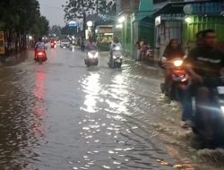 Akses Jalan Pasar Kuniran Batangan Terendam Banjir Tiap Hujan Deras, Drainase Diduga Tak Mampu Tampung Debit Air