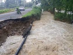 Infrastruktur di Rembang Ambrol Tergerus Banjir, Akses Sumber-Sulang Terancam Putus