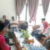 Pramudes Pemdes dan Tokoh Masarakat Sumber Capai Kesepakatan.