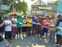 Picu Senyum di Jalanan, LP3 Salurkan Paket Sembako untuk Puluhan Tukang Becak Rembang