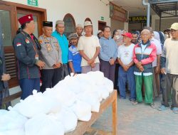 LP3 Rembang Salurkan Puluhan Paket Bansos Untuk Warga Lasem, Kapolsek Beri Apresiasi